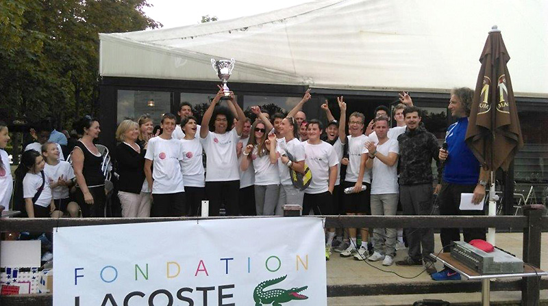 Les jeunes du lycée La Cadène (31) ont atteint la 1ère place et sont revenus avec la coupe du tournoi de tennis inter sites 2016 - Apprentis d'Auteuil