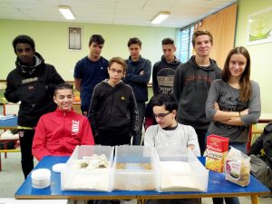 Dans le cadre des Enseignements Pratiques Interdisciplinaires (EPI) les élèves de 3ème du lycée Saint-François ont élevé des insectes comestibles.
